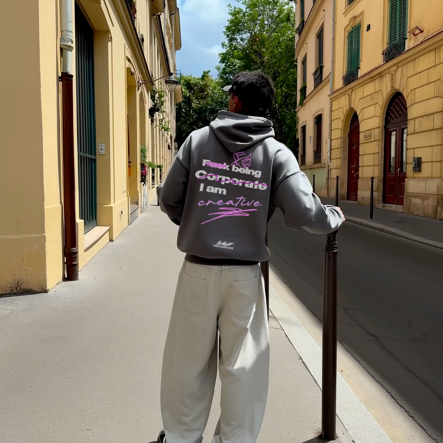 street_hoodie_anthracite_casquette_chelou.png